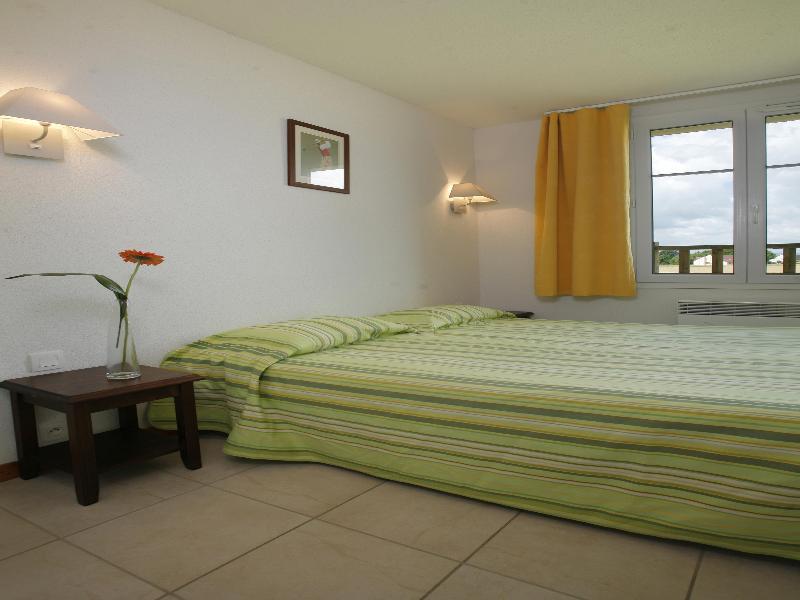 Residence Vtf Les Allees Du Green เลอแวร์นัวส์ ภายนอก รูปภาพ