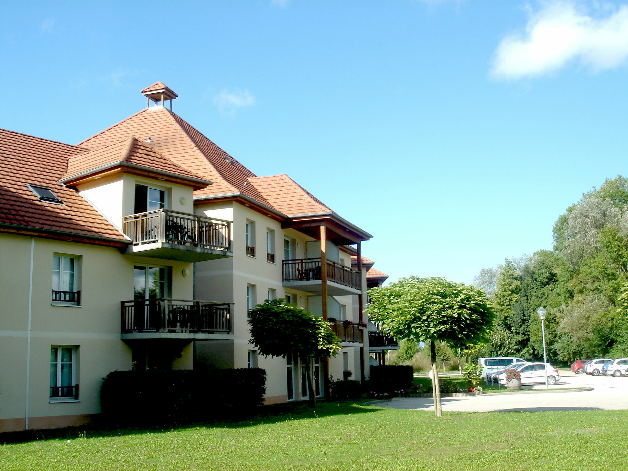 Residence Vtf Les Allees Du Green เลอแวร์นัวส์ ภายนอก รูปภาพ