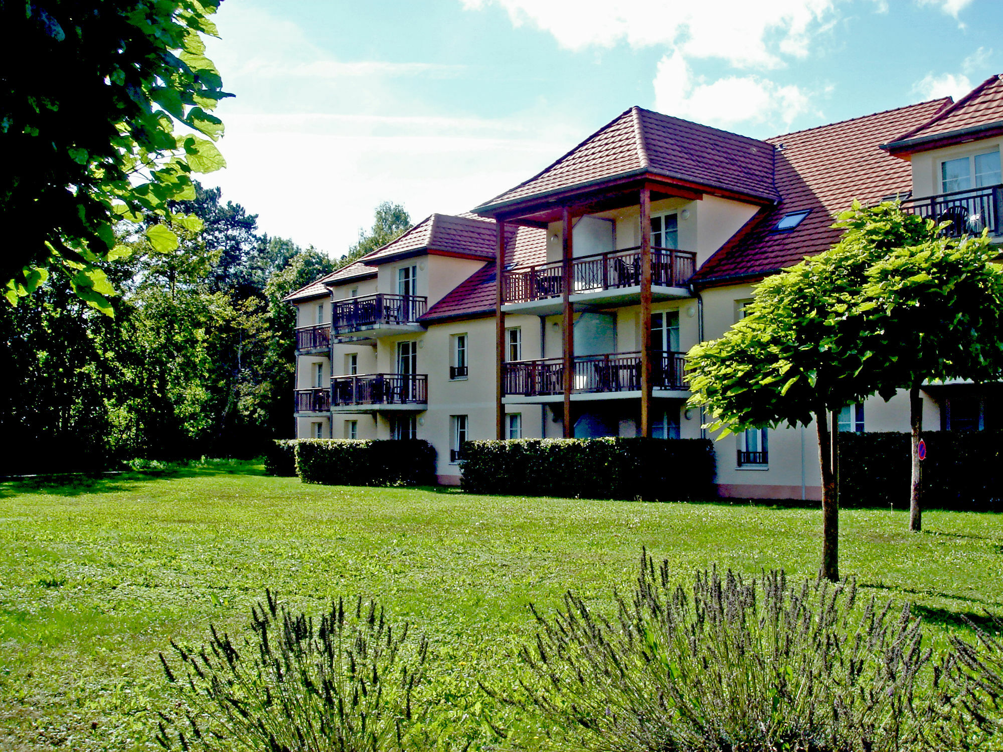 Residence Vtf Les Allees Du Green เลอแวร์นัวส์ ภายนอก รูปภาพ