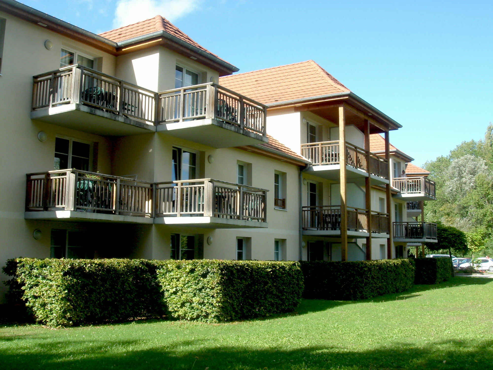 Residence Vtf Les Allees Du Green เลอแวร์นัวส์ ภายนอก รูปภาพ