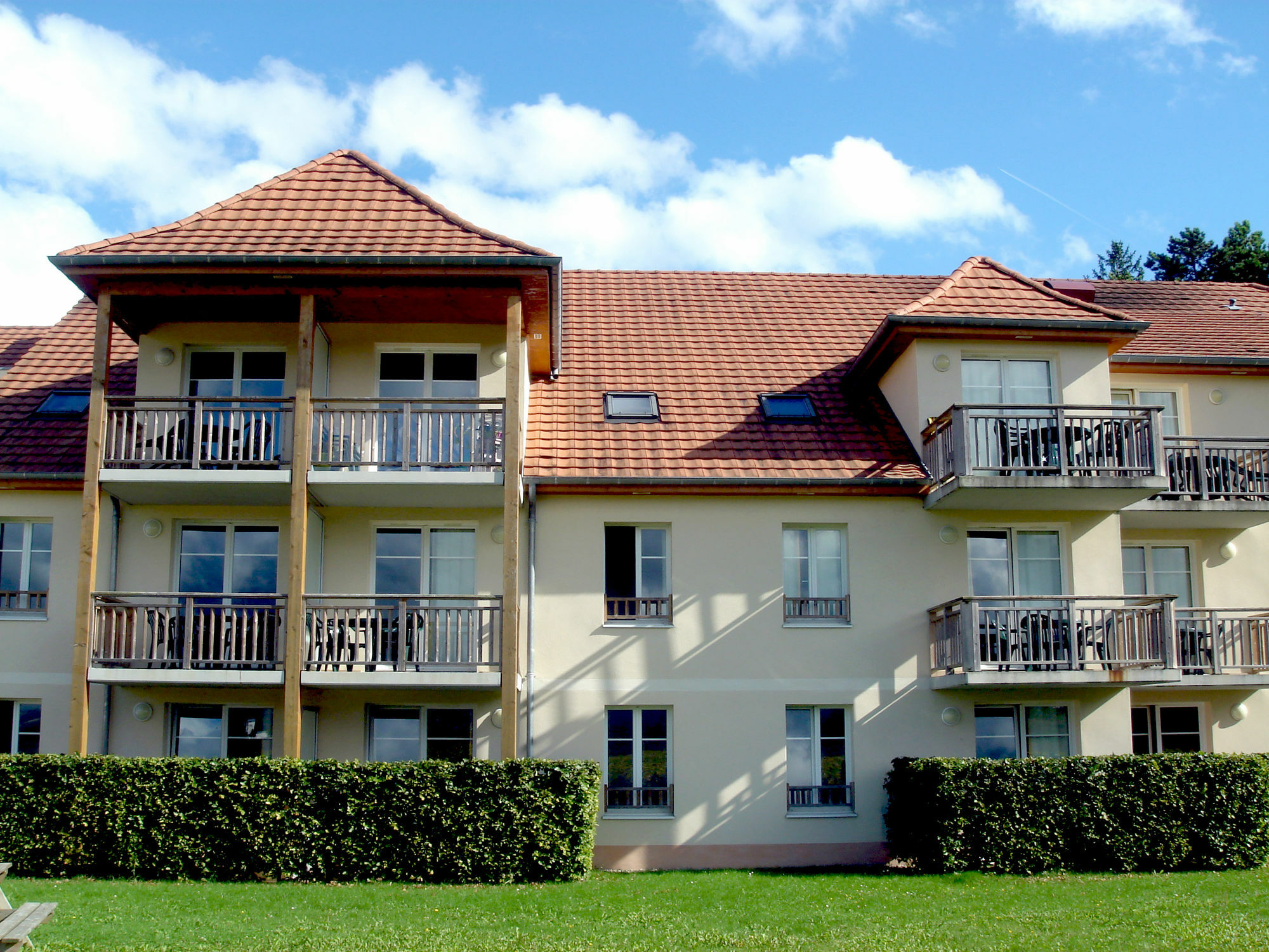 Residence Vtf Les Allees Du Green เลอแวร์นัวส์ ภายนอก รูปภาพ